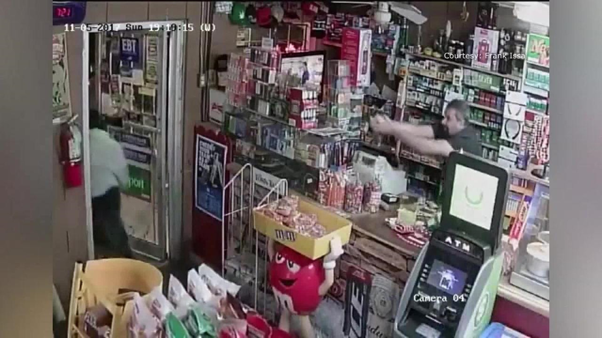 Attempted robbery at Lousiana store caught on tape