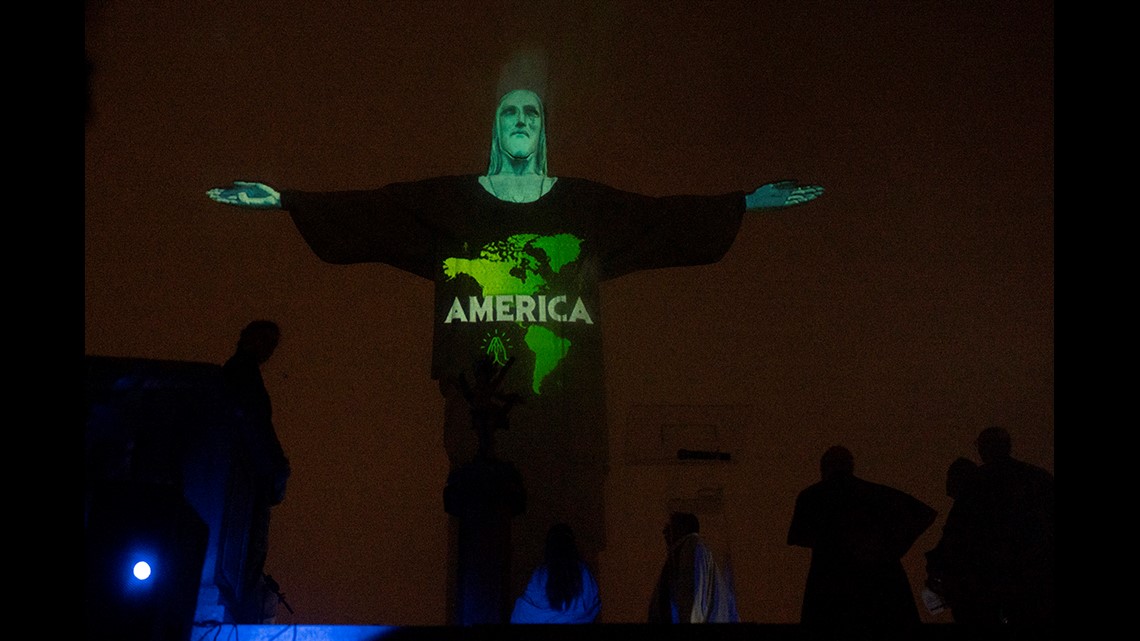 Rio S Christ The Redeemer Statue Lit Up For Coronavirus Victims Wthr Com