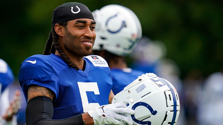 Colts trade CB Gilmore to the Cowboys
