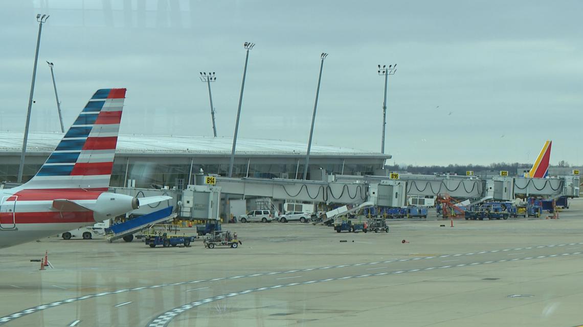 Some travelers at Indianapolis International Airport face delays, cancellations amid holiday rush