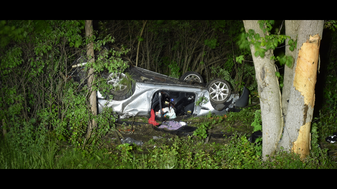2 hurt in Noblesville rollover crash