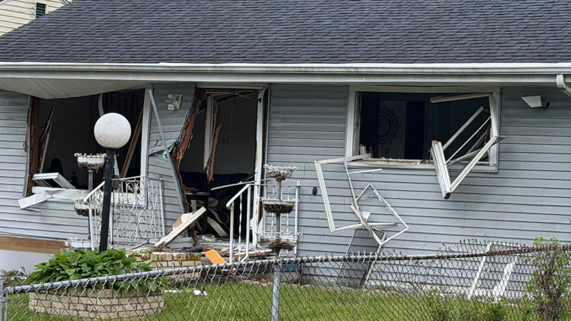 Suspect opens fire on US Marshals during northwestern Indiana SWAT standoff