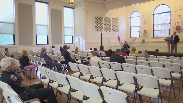 Community meeting addresses violence Indianapolis