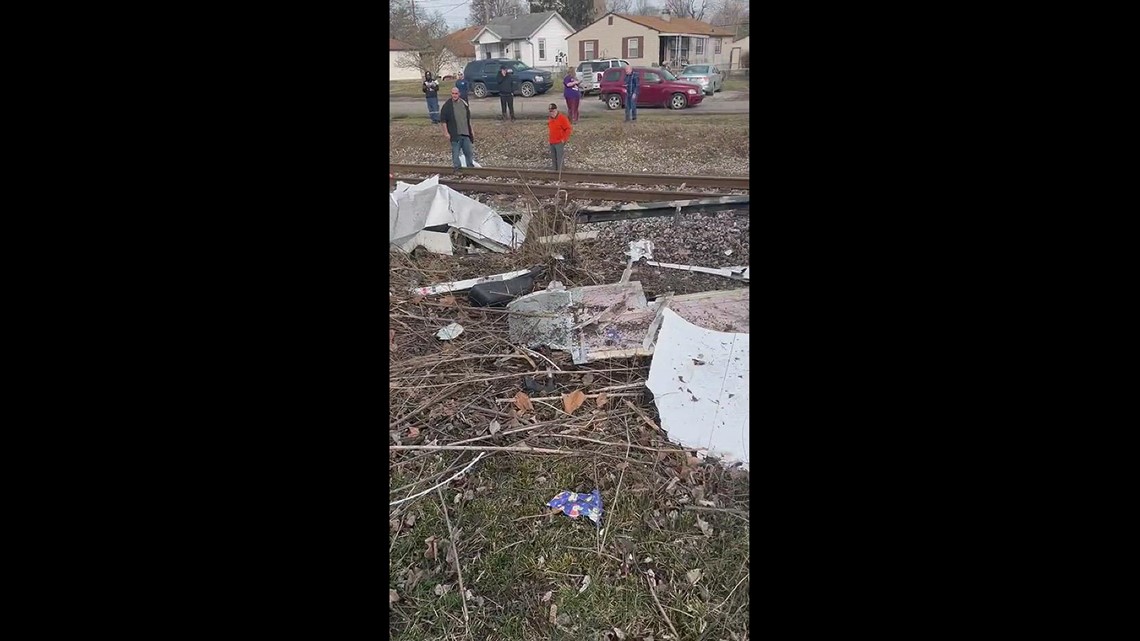 Small plane crashes on Indy's south side