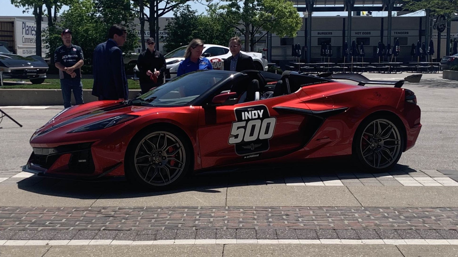 Corvette Z06 hardtop convertible is 107th Indy 500 pace car