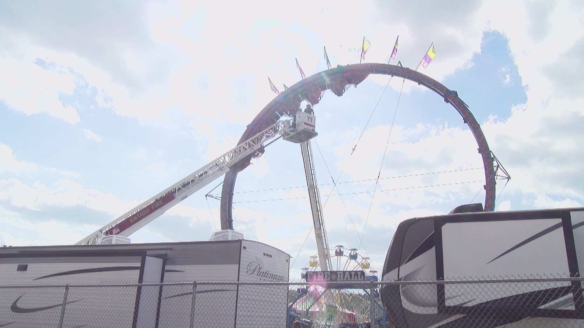 Wisconsin roller coaster traps passengers upside down for 3 hours