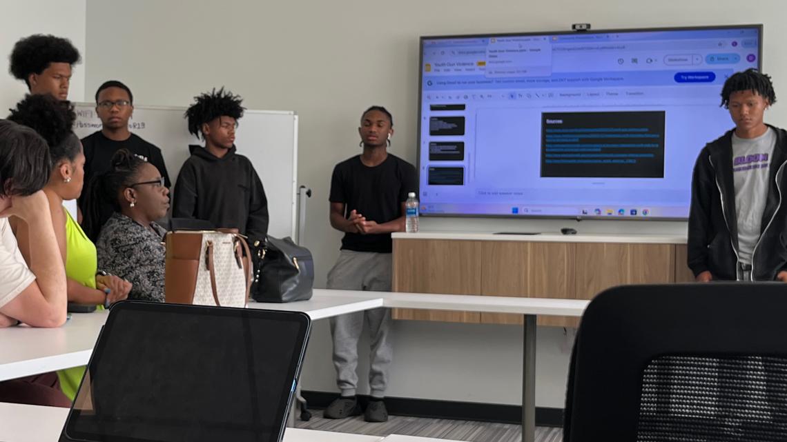 Indianapolis teens hold conversation about gun violence