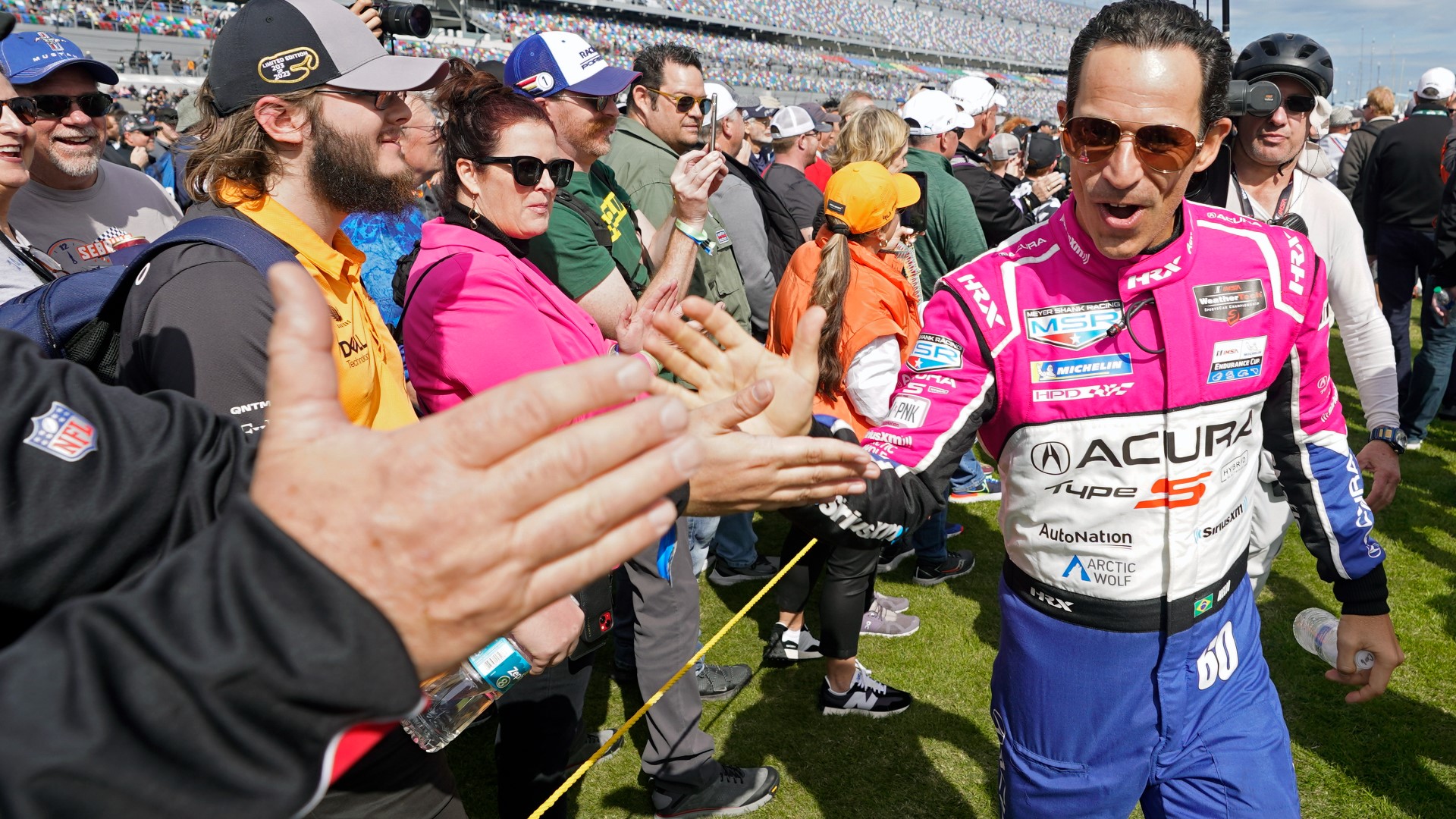 Helio Castroneves makes history with 3rd straight Rolex 24 win