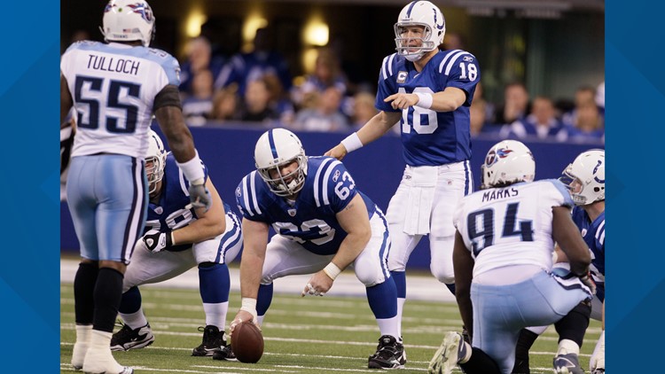 Peyton Manning and Jeff Saturday arguing on the sideline.mp4 