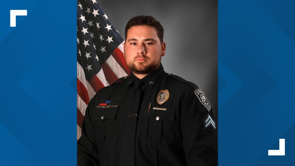 Seymour PD sergeant rescues 2 people trapped in car filling with water