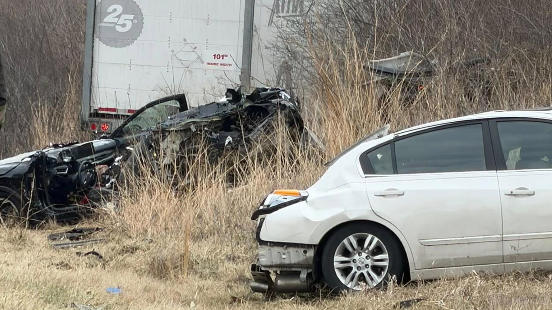 2 vehicles, 1 semi involved in crash on I-70 near Hendricks/Morgan ...
