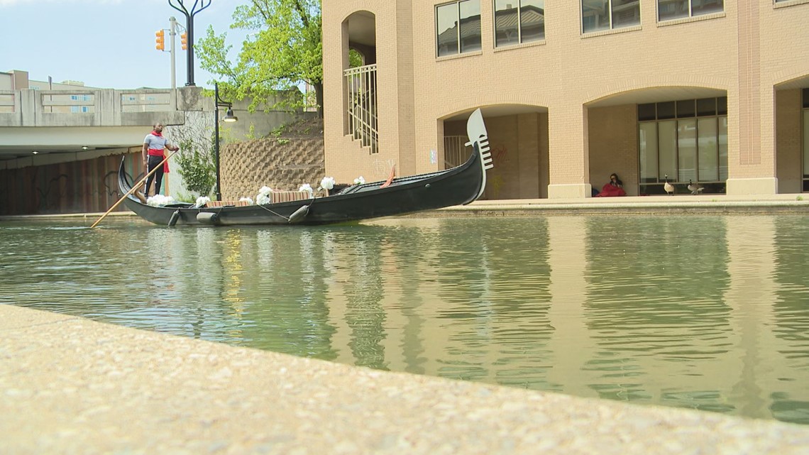 Gondolas return to downtown Indy canal