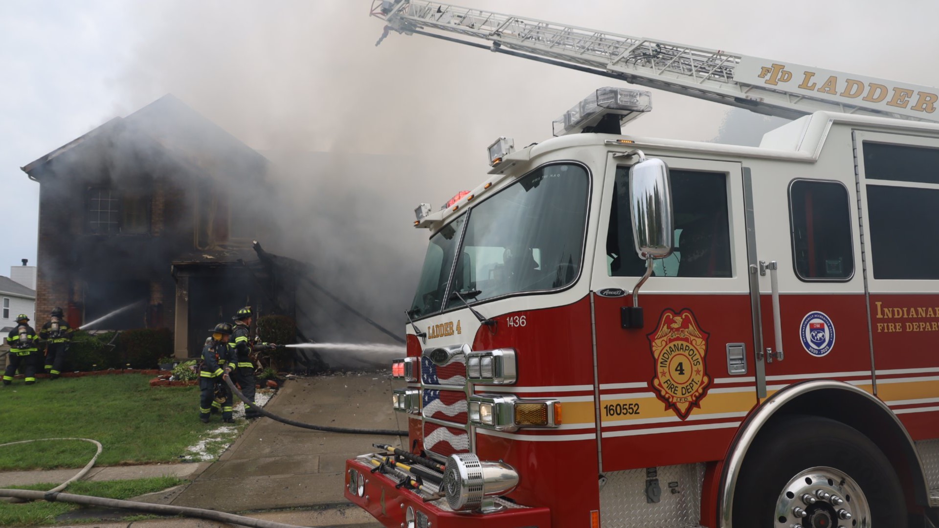 Firefighter hurt in large north Indianapolis house fire | wthr.com