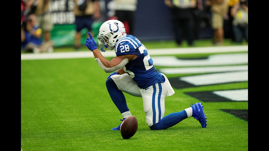 Indianapolis Colts linebacker Bobby Okereke (58) lines up for the snap  during an NFL football game against the Houston Texans on Sunday, September  11, 2022, in Houston. (AP Photo/Matt Patterson Stock Photo - Alamy