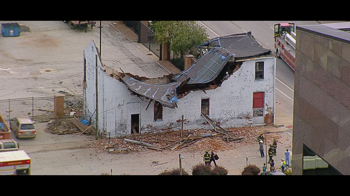 Building collapses on Illinois Street downtown