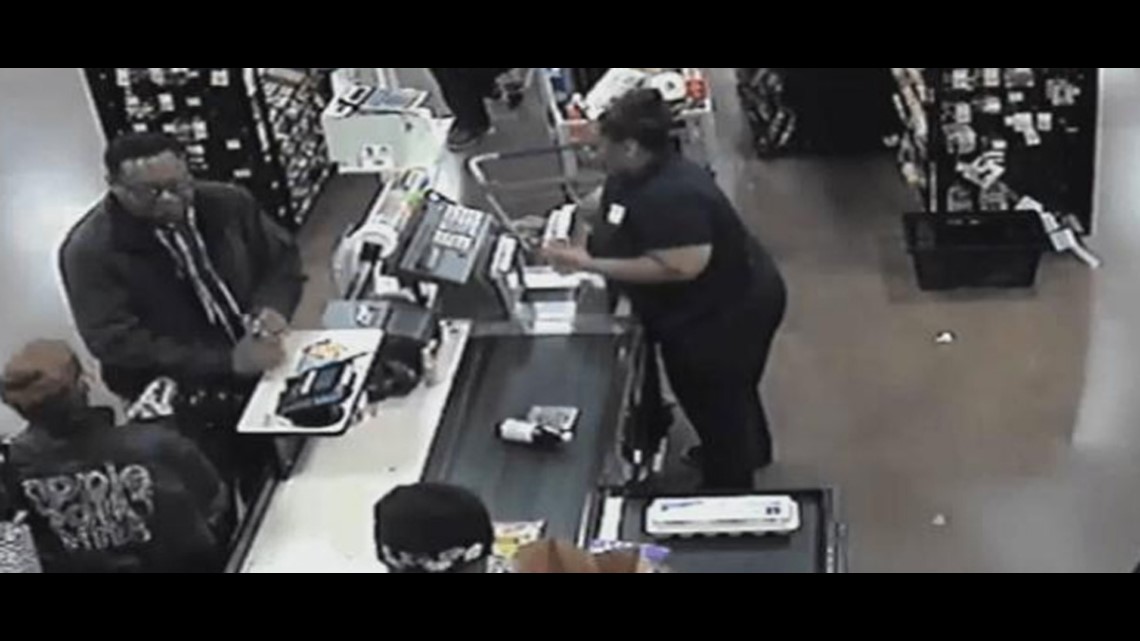 VIDEO Fight between customers in Kroger checkout line