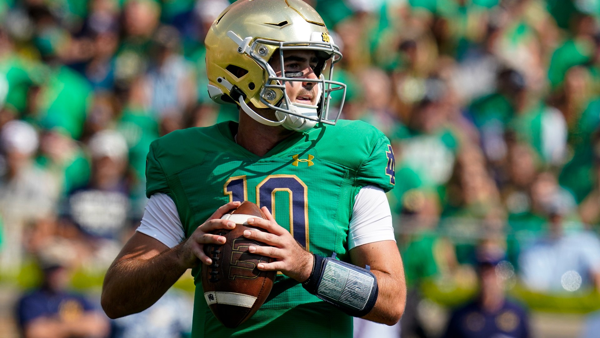 QB Pyne leaving Notre Dame before bowl game