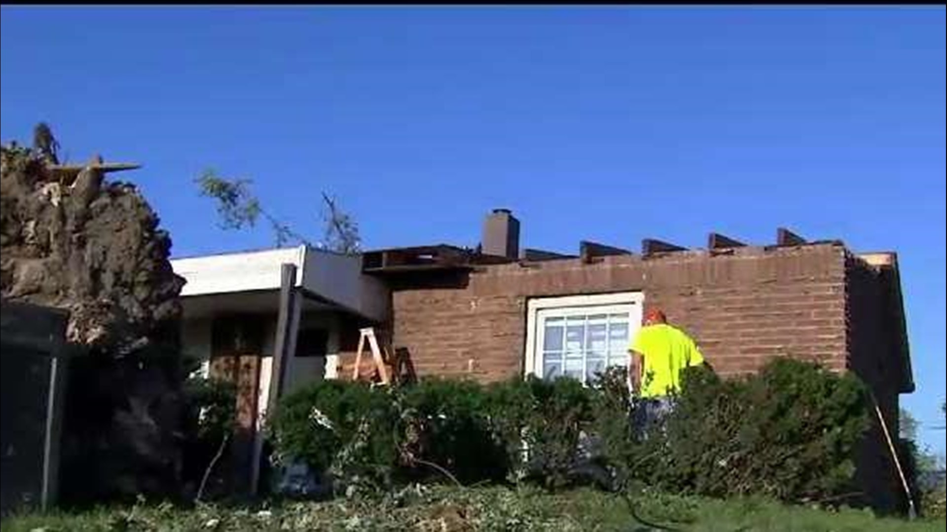 Tornado cleanup continues in Kokomo