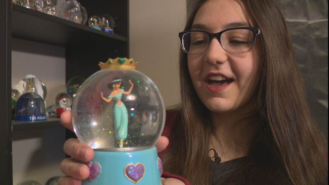 Greenwood woman keeps large snow globe collection - Vimarsana News