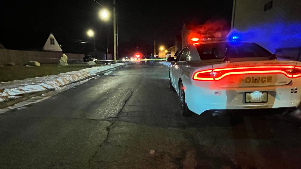 2 wounded in shootings at northeast Indianapolis apartment complex