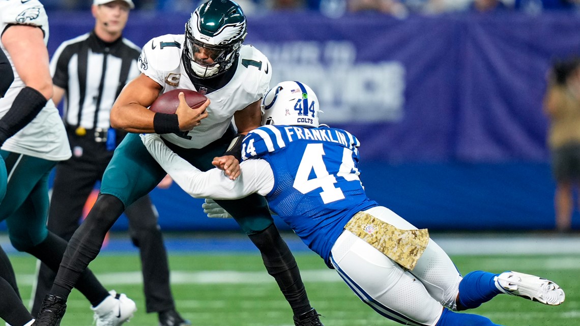 Jalen Hurts' late TD run gives Eagles win over Colts