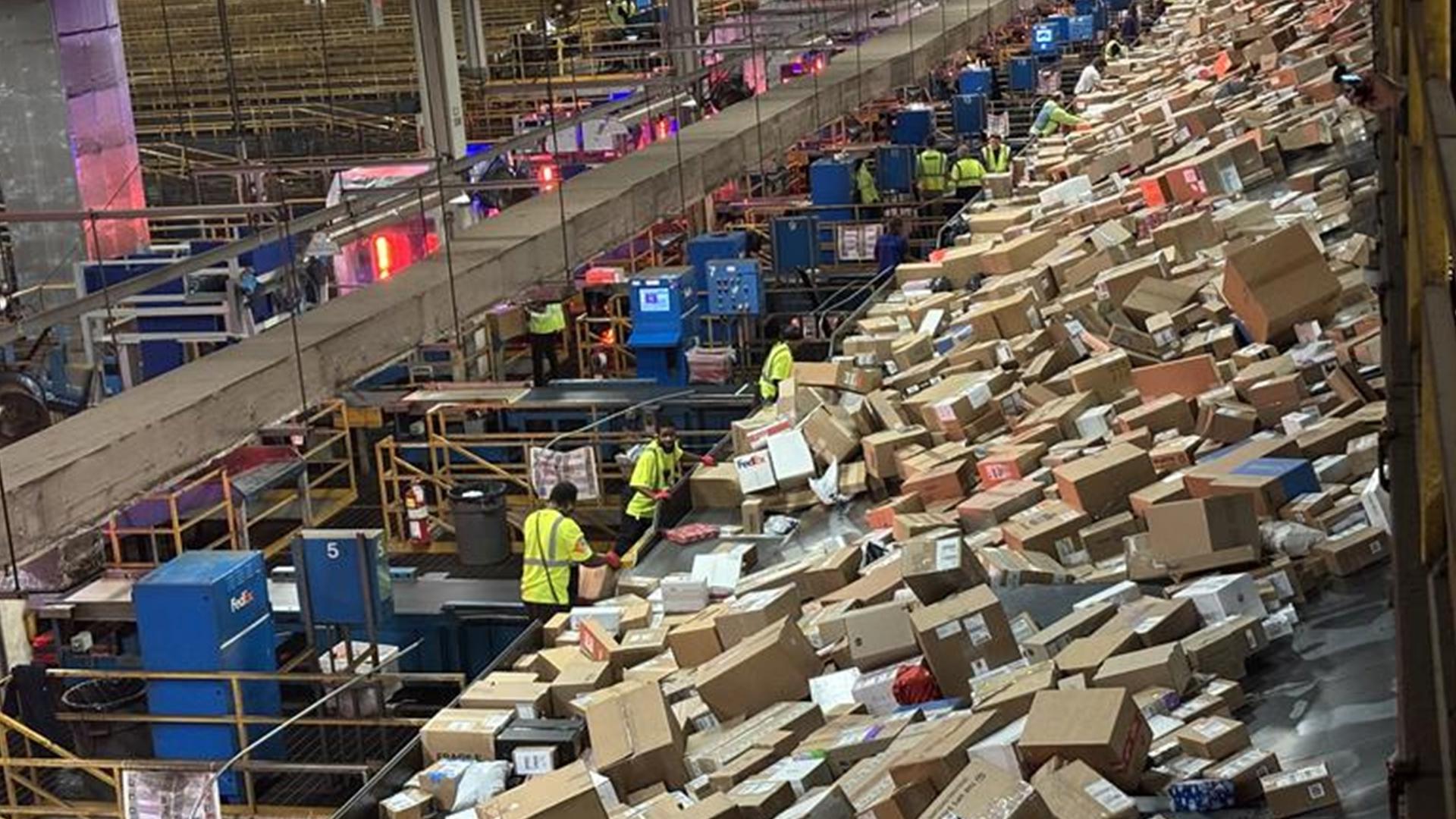 FedEx Indy hub prepares for busy package season, image size:1920x1080