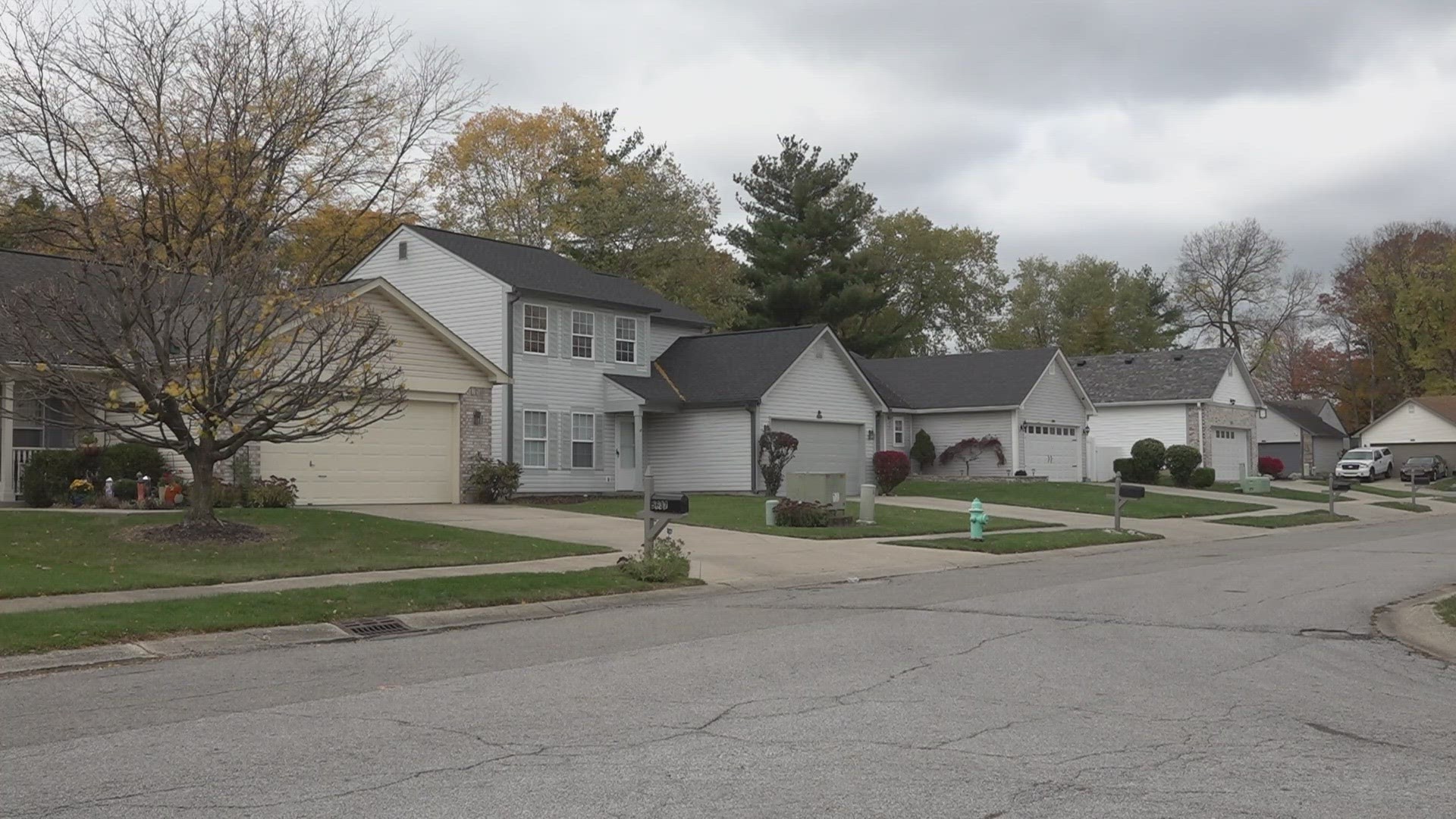 13News reporter Anna Chalker talks with residents of a Speedway neighborhood who say they are tired of someone stealing their mail.