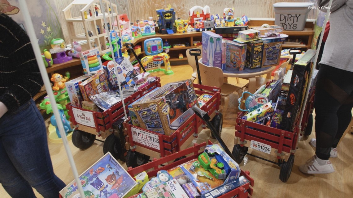 Carmel teen marks 10 years collecting toys for Riley patients - Vimarsana News