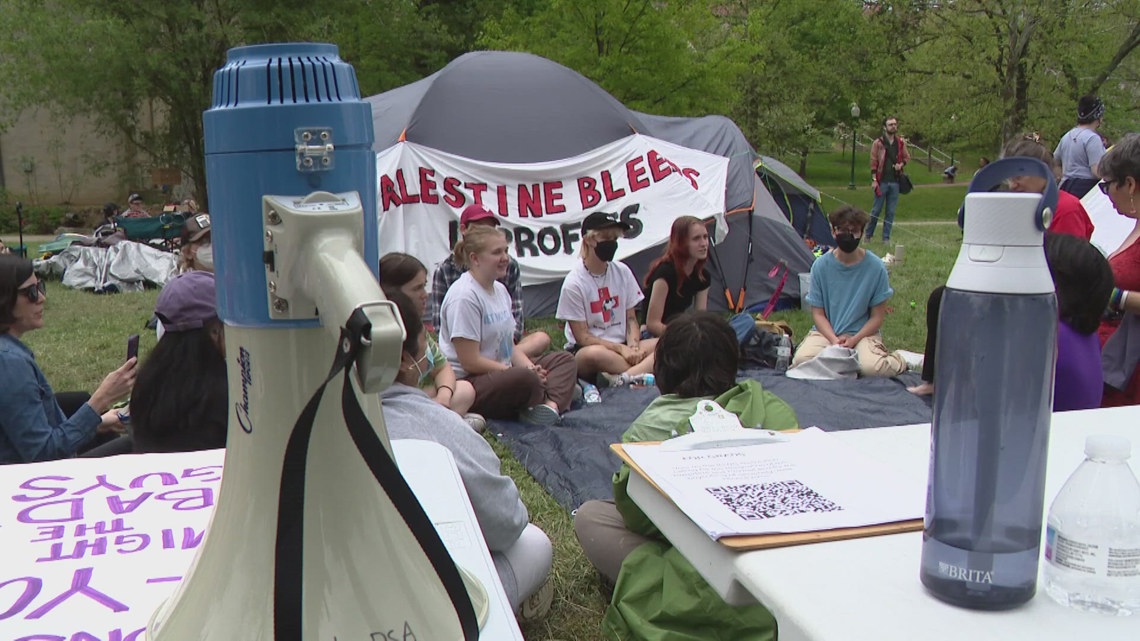 Anti-war protests continue in IU's Dunn Meadow | wqad.com