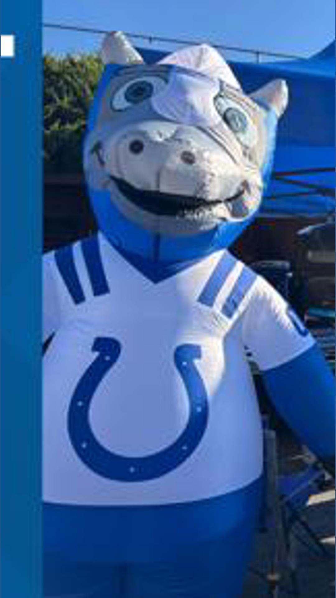 Fans celebrate start of Colts season and honor late Jim Irsay | wthr.com