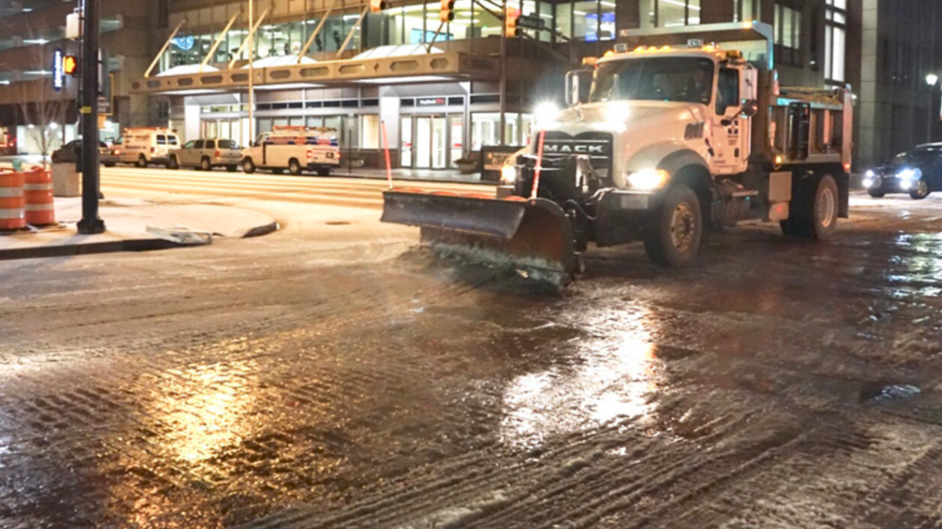 Indianapolis DPW has called out a full shift of 80 plow trucks to begin pre-treating roadways for potential slick spots Sunday night.