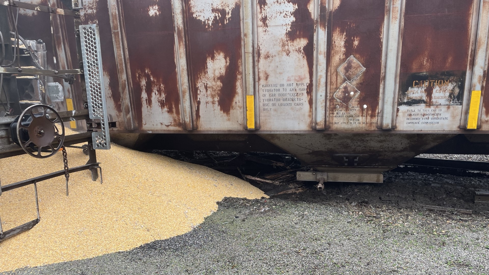 Corn spilled, traffic stalled in train derailment | wthr.com