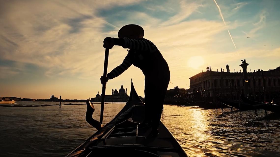 Exploring Venice on a gondola | Journey to Italy