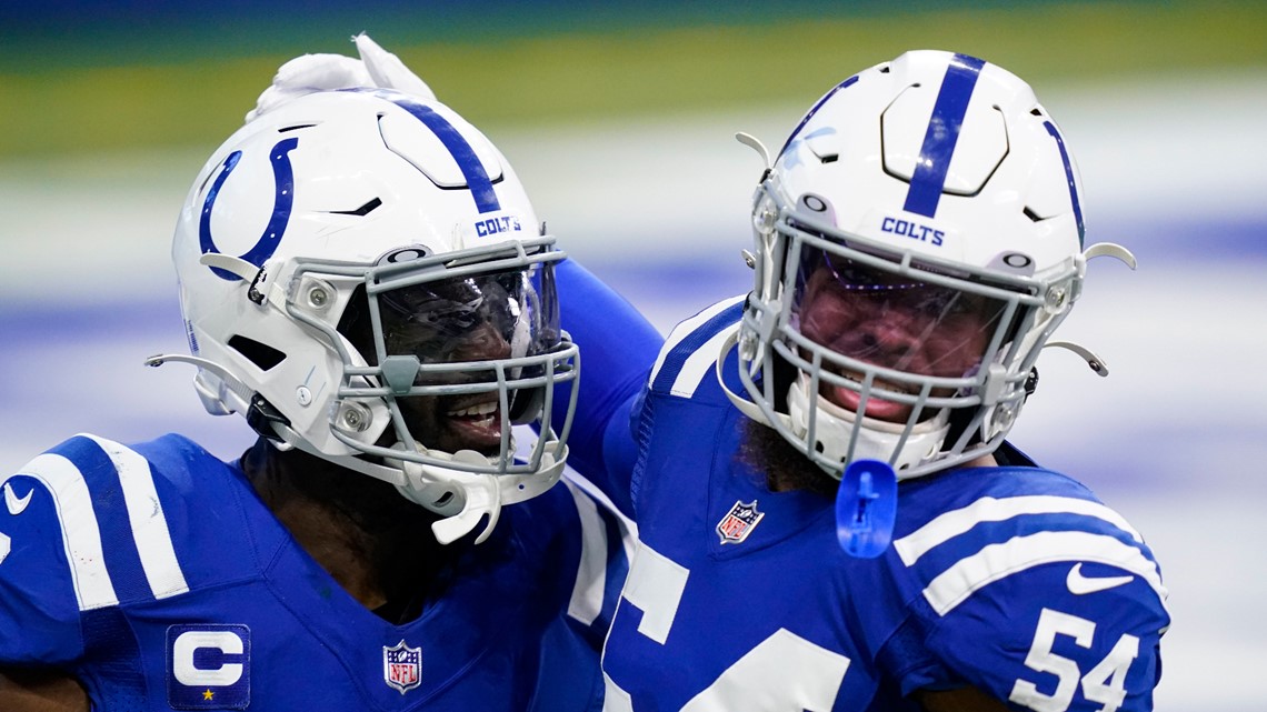 INDIANAPOLIS, IN - JANUARY 08: Indianapolis Colts wide receiver Keke Coutee  (15) warms up before the game between the Houston Texans and the  Indianapolis Colts on January 8, 2023, at Lucas Oil