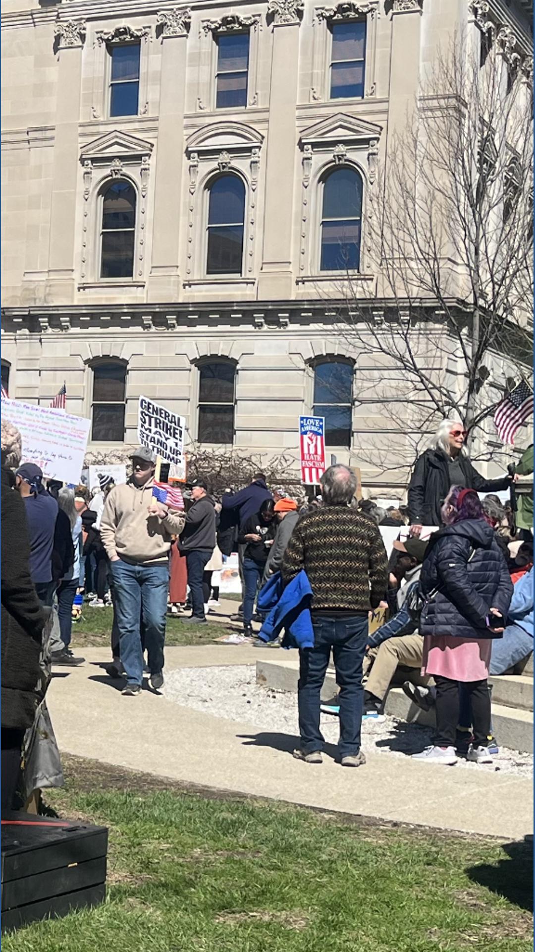 Indianapolis 'No Kings' rally sees thousands protest at Indiana ...