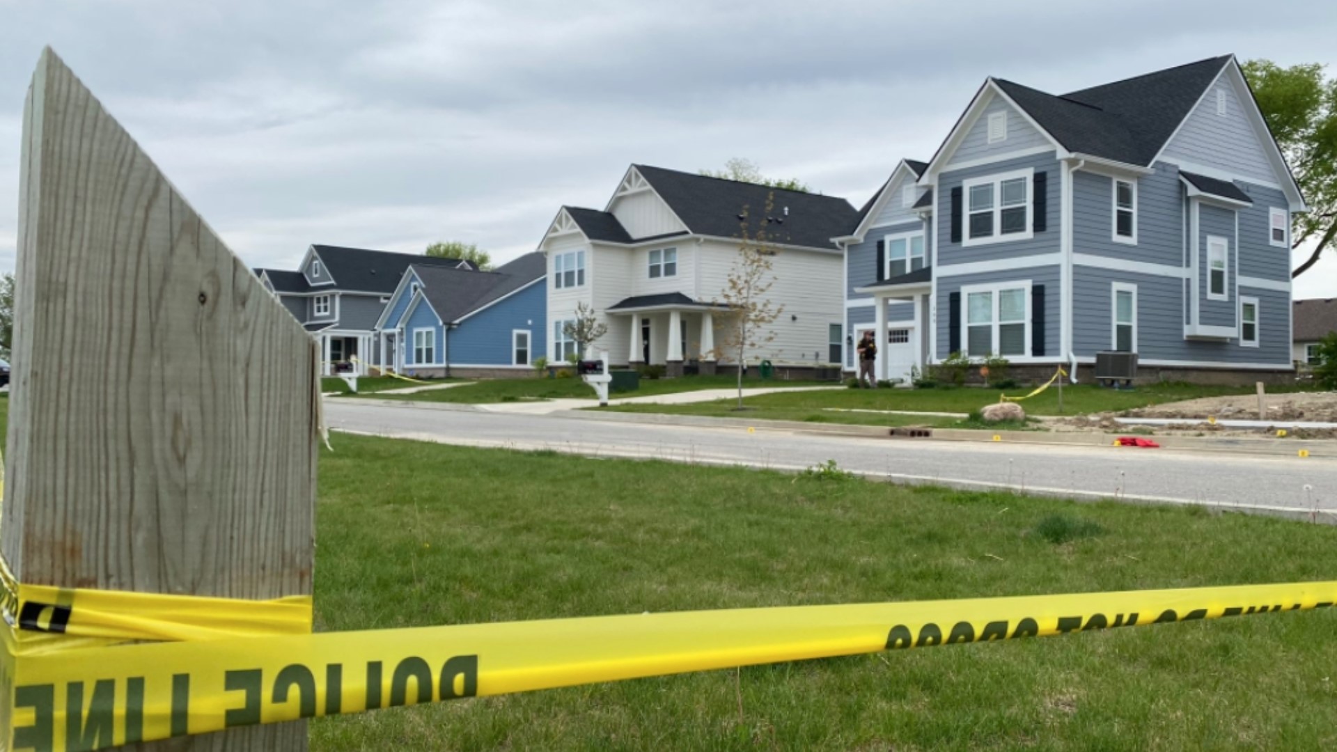 Man critically injured in Fortville shooting, suspect at large