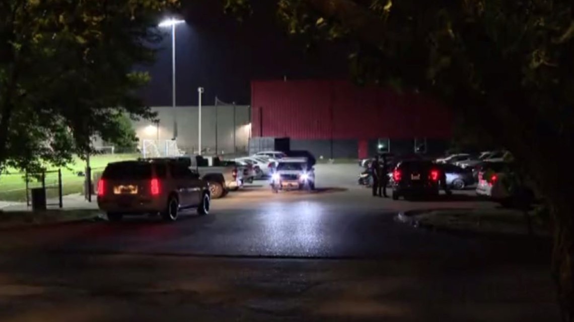Three wounded in gunfire between cars on East 62nd Stret - Vimarsana News