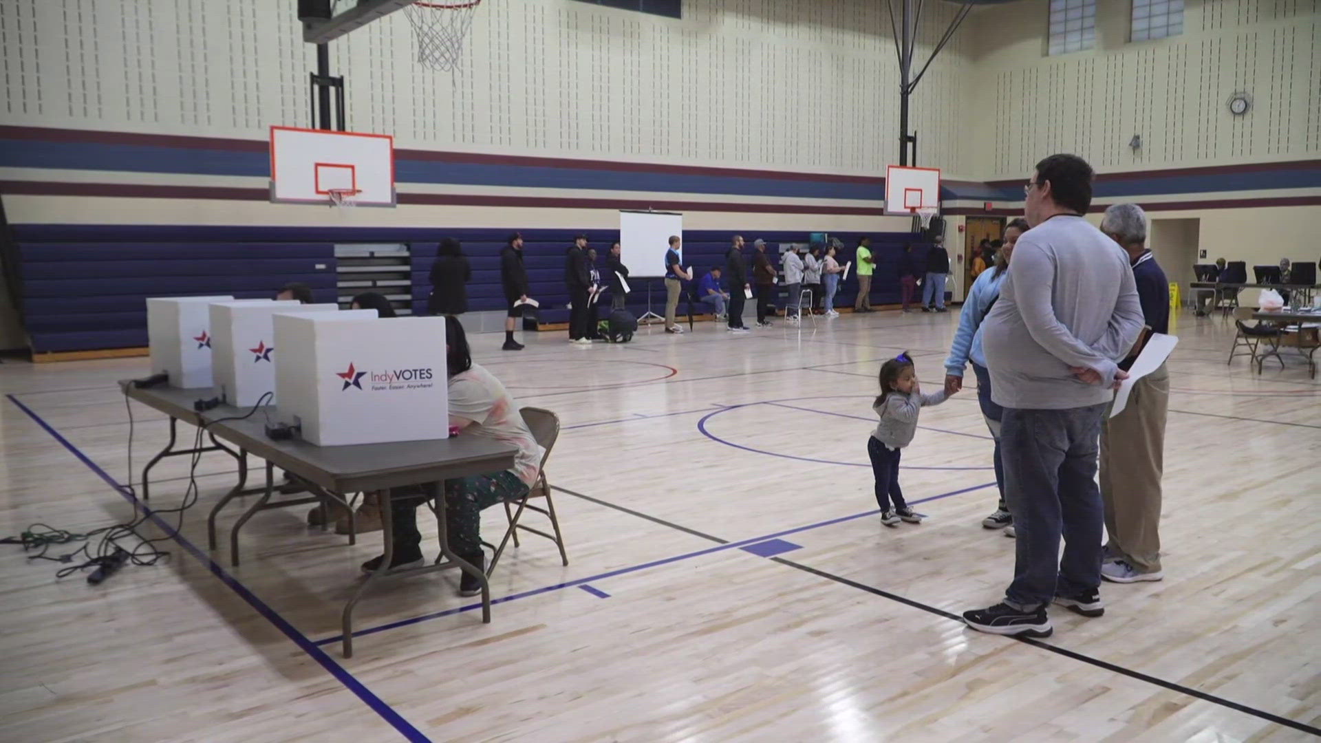 13News reporter Anna Chalker reports from the west side of Indianapolis where last-minute voters are seeing long lines at polling locations.