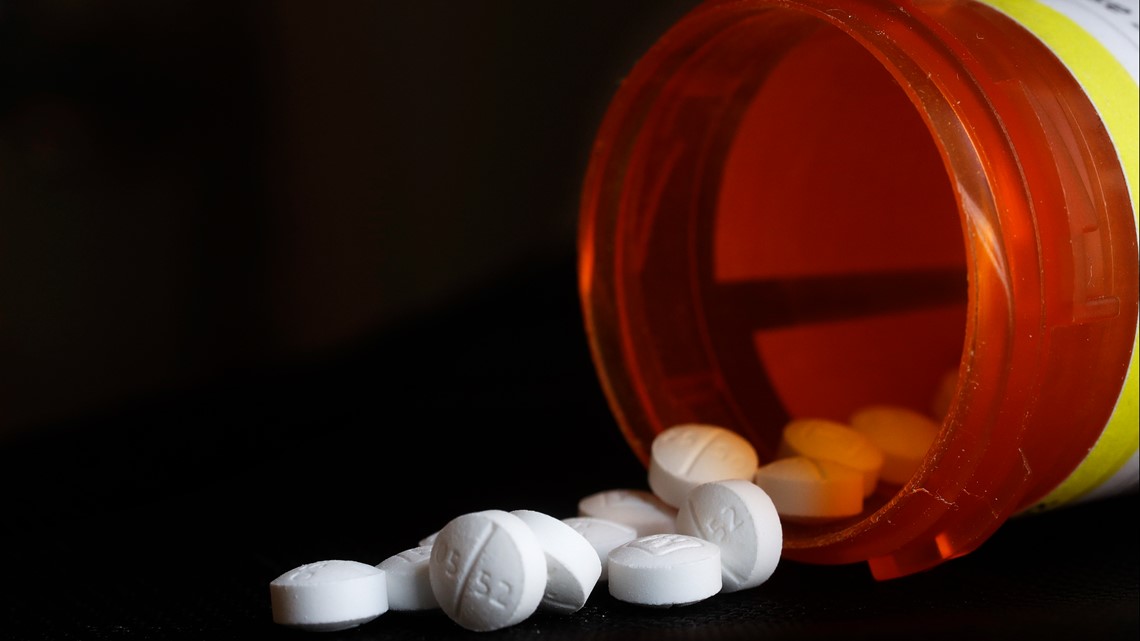 W. Virginia doctors plead guilty in pain pill scheme - Vimarsana News