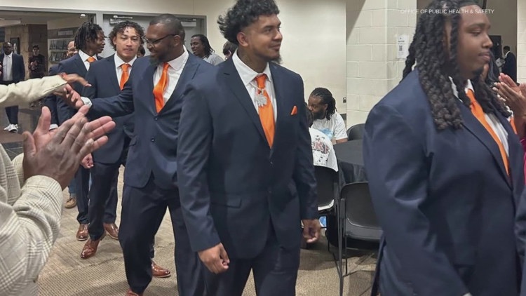 ‘A light to the young men around them’ | Indy Peace Fellowship program celebrates graduates
