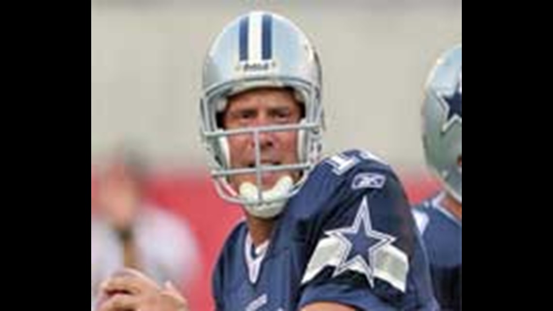 Dallas Cowboys quarterback Drew Bledsoe (11) warms up prior to the