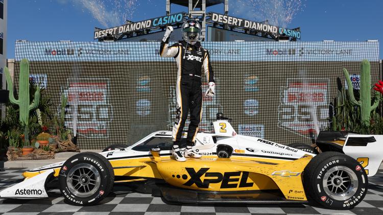 Josef Newgarden wins at Phoenix and moves atop the IndyCar