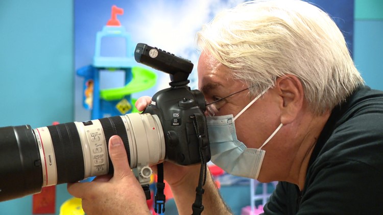 Indianapolis photographer helps bring smiles to childhood cancer patients