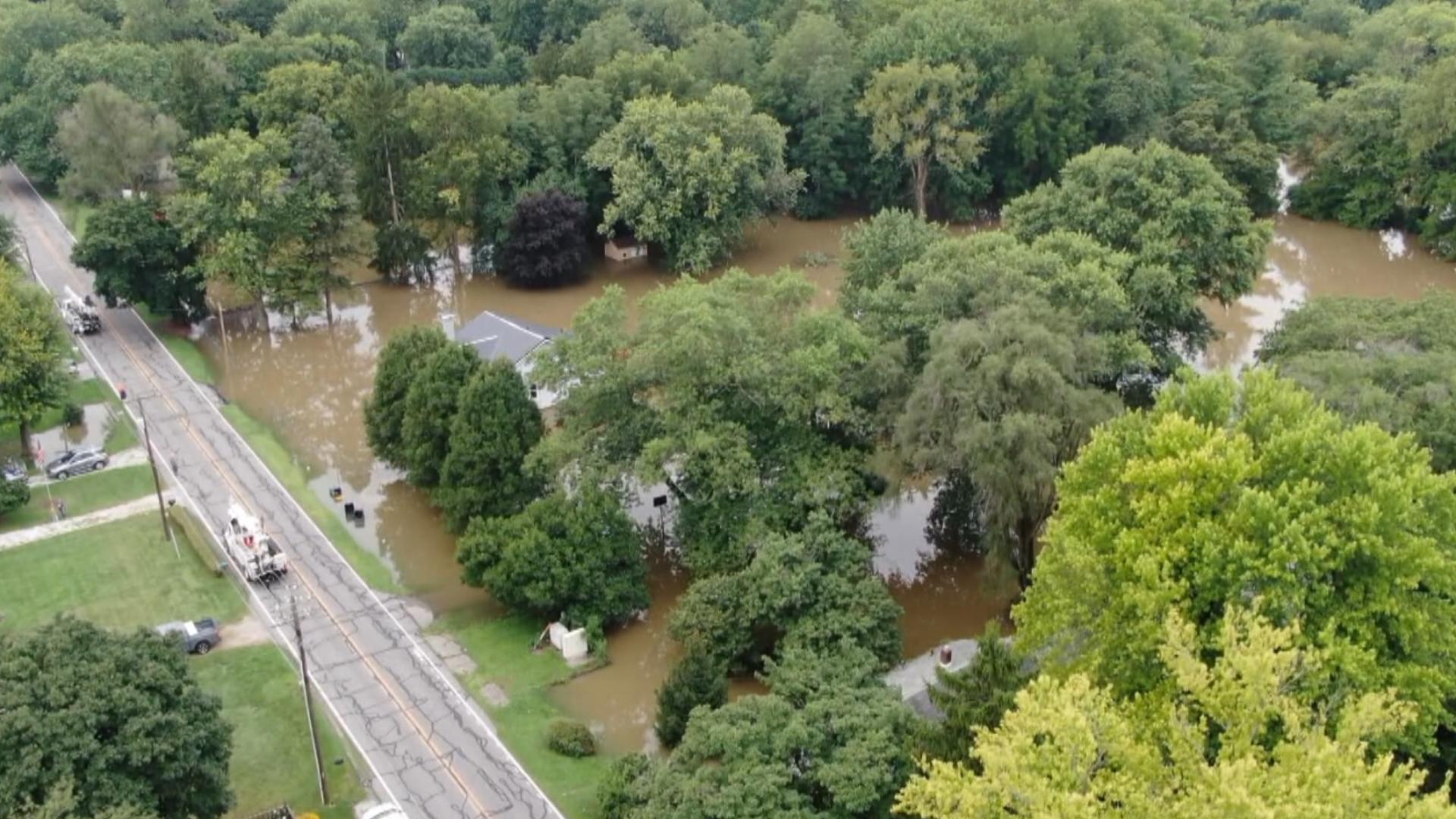 'We're still there' | All hands-on deck to help clean up flooded homes in Ravenswood
