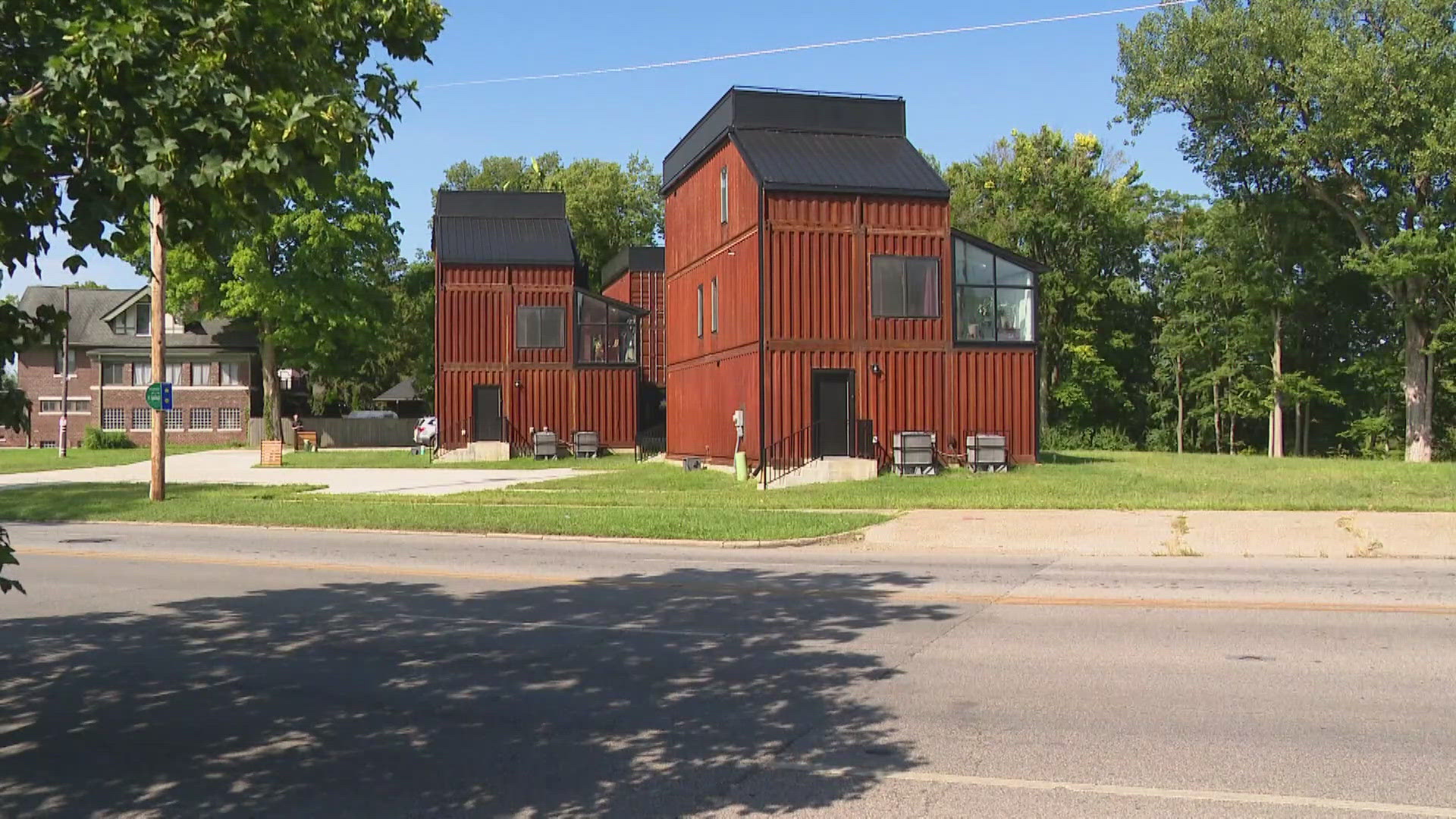 13News reporter Lauren Kostiuk talks with the man behind Indy Urban Jungle, JB Rapp, about his new rental properties made out of shipping containers.