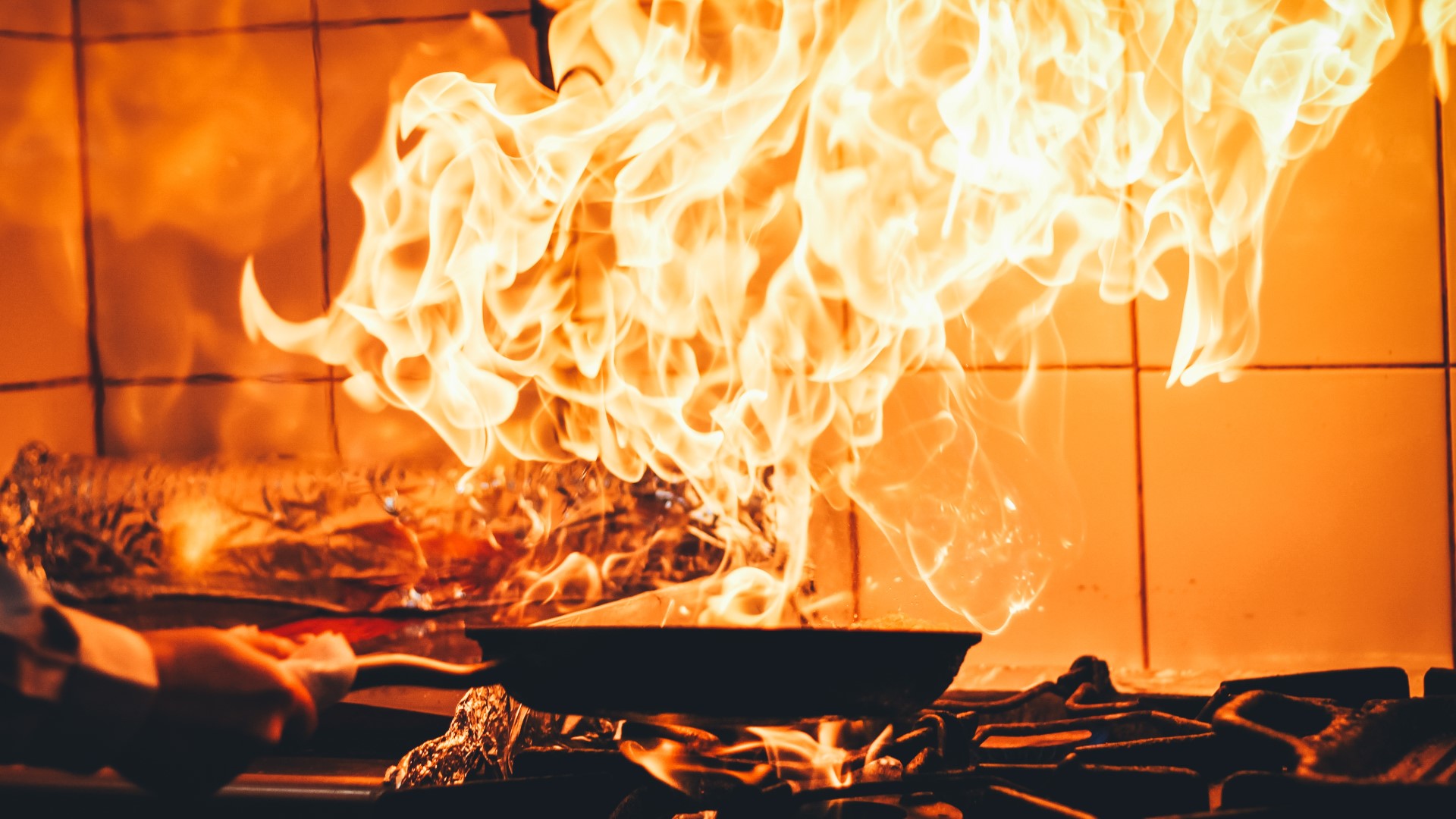 fire-crews-put-out-house-fire-in-bettendorf-wqad
