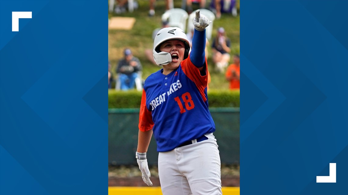 they brought back the LITTLE LEAGUE WORLD SERIES game 😍 