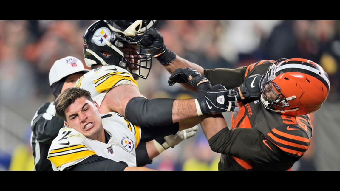 Myles Garrett ejected after assaulting QB Mason Rudolph with