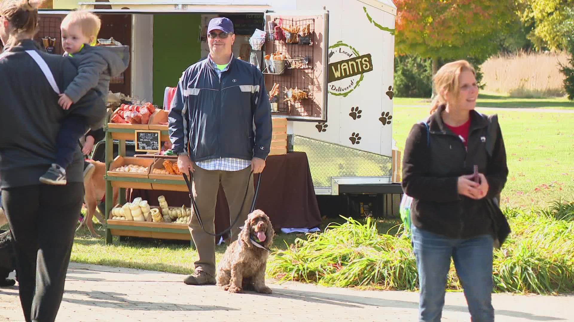 Dozens of dogs and Hoosiers hit the pavement Sunday to raise money for families whose lost loved ones have saved lives with organ donation.