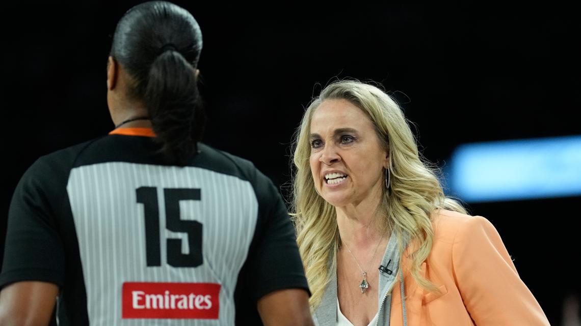 Huấn luyện viên Aces Becky Hammon chỉ trích trọng tài sau chiến thắng thể lực ở Trận 2 | wthr.com